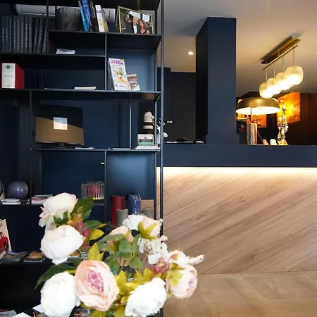 Ath Athenee מלון 3*