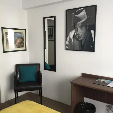 Ath Athenee מלון 3*