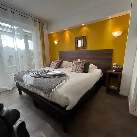 Ath Athenee מלון 3*