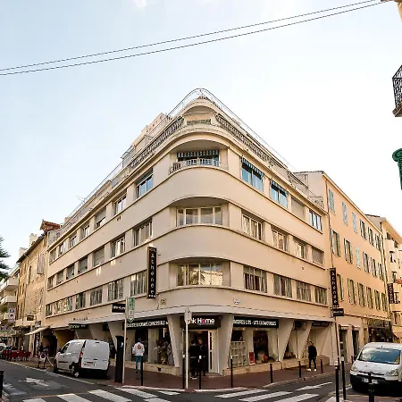 Ath Athenee Szálloda 3*